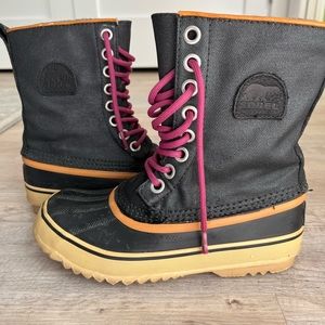 Like NEW Sorel 1964 women’s boots size 5 “duck boot”